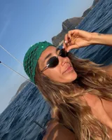 Gorro tipo casquete tejido a crochet con lentejuelas, talle único y tejido a mano.