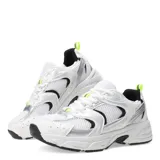 Championes urbanos Miss Carol modelo Misuri, color beige con detalles en blanco y negro, confeccionados en material sintético y textil.