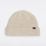 Gorro beige de tejido acrílico, con diseño clásico y etiqueta de la marca.