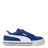 Championes urbanos Puma modelo Court Classic Vulc de corte bajo, color azul con la franja característica de la marca en blanco. Cuentan con capellada textil, cierre de cordones al tono y suela de goma blanca vulcanizada con detalles de líneas en azul y marrón.