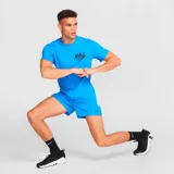 Camiseta de hombre Nike Dri-Fit Tee Brand Read, color celeste con logo Nike estampado en el pecho.