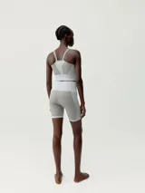 Short biker de tejido Fit_Tech con tecnología 3D, combinación de dos tonos de azul en punto canalé y cinturilla alta.