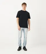 Pantalón de jean celeste de corte slim fit.