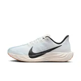 Championes Nike Pegasus Plus de mujer, color blanco con detalles en negro.