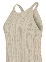 Musculosa color beige con diseño de trenzas, cuello redondo y breteles anchos.