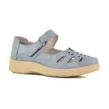 Zapato tipo sandalia cerrada color beige, con capellada calada y tira con velcro sobre el empeine.