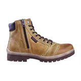 Bota acordonada de cuero color marrón con cierre lateral, suela dentada y detalles de costuras.
