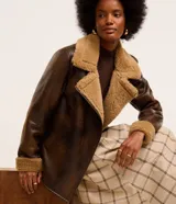 Falda evasé larga con estampado de cuadros en tonos beige y marrón.