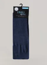 Medias de vestir azul marino, de media caña, con diseño acanalado y puño suave sin elástico.