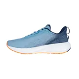 Championes de running 361° color celeste con detalles en azul y naranja. Cuentan con tecnología ENRG-X en la entresuela y tejido de malla transpirable.