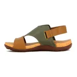 Sandalia de mujer con diseño cerrado en la parte delantera, combinando cuero verde oliva y cuero marrón claro. Posee tira ajustable con velcro en el talón y suela de goma con plantilla de corcho.