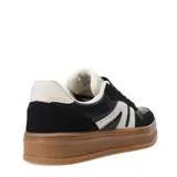 Championes urbanos Miss Carol modelo Delfi, color beige con suela blanca.