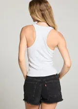 Musculosa gris con estampa de Bob Marley y la frase 'One Love Jamaica'.