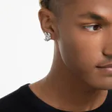 Par de caravanas de botón con la forma de la cabeza de Mickey Mouse, adornadas con cristales transparentes y baño de rodio.