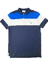 Polo de hombre a rayas horizontales en azul marino, blanco y azul, de manga corta, con cuello clásico y logo bordado en el pecho. Corte regular.