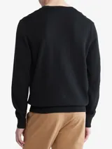 Sweater negro de algodón con cuello redondo, mangas largas con puños acanalados y logo de la marca bordado en el pecho.