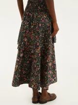 Falda midi de algodón con estampado floral multicolor, cintura ajustada y corte evasé.