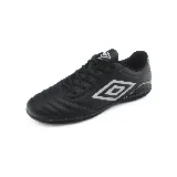 Championes de fútbol sala Umbro Clásico III IC, color negro con logo Umbro en blanco.