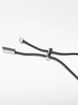 Collar largo con cordón negro ajustable y piezas de resina bicolor en tonos marrón, blanco y beige.