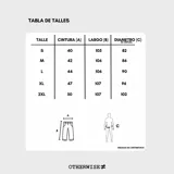 Pantalón jean gris oscuro con efecto lavado y corte mega baggy. Presenta detalles desflecados en la parte trasera de las piernas.