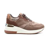 Championes marrones con detalles en color bronce y animal print, con cordones y suela blanca.