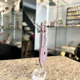 Aros colgantes largos con forma de círculos tramados con cuentas de cristal color turquesa.