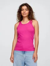 Musculosa de punto acanalado color azul marino, con cuello redondo y sisas anchas.