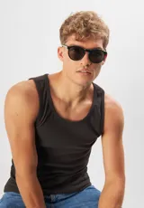 Gafas de sol redondas Eco Shades modelo Fontana, con montura de acetato biodegradable color verde oscuro y lentes grises de PMMA reciclado con protección UV 400.