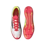 Championes de fútbol Adidas F50 Pro Firm Ground, diseñados para velocidad y agilidad en terrenos firmes. Parte superior de material Fibertouch con textura Sprintweb 3D, ajuste ligero y soporte. Lengüeta con ajuste tipo túnel y refuerzos de TPU. Suela Sprintshell 360 con tacos combinados.
