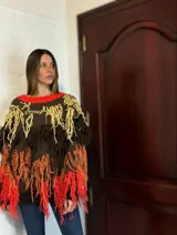 Sweater marrón de lana merino con cuello redondo y flecos XL de colores amarillo, naranja y borgoña.