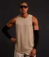 Musculosa deportiva azul sin estampa, de poliéster.