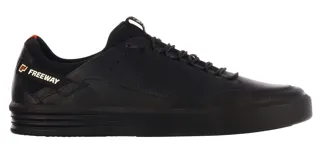 Zapatos urbanos Freeway, color negro, con detalles en cuero y gamuza.