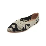 Balerinas de tejido de punto color beige con estampado de manchas negras.