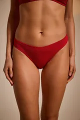 Bombacha vedetina color negro con textura acanalada.