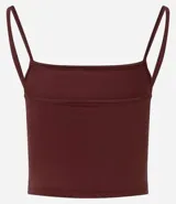 Top cropped de tirantes finos, escote cuadrado y corte ajustado, color rojo oscuro.