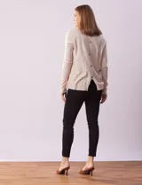 Cardigan tejido color beige, marca Vila Milano, con frente abierto y mangas largas.