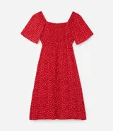 Vestido midi rojo con estampado de lunares blancos, escote cuadrado, mangas cortas con volados y falda acampanada. Presenta detalle de lastex en la espalda y abertura frontal. Confeccionado en viscosa.