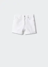 Short de jean blanco de tiro alto con bolsillos laterales y traseros, trabillas y cierre de cremallera con botón.