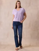 Buzo tejido color lila, marca Ninety. Escote en V. Calado en escote y delantera.
