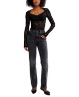 Body de mesh semitransparente negro con detalles florales, escote Queen Anne con encaje y busto forrado en mesh.