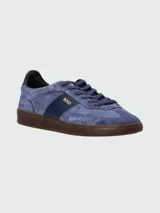 Championes acordonados Boss modelo Brandon-Tenn, color azul de gamuza con detalles en azul marino y suela marrón.