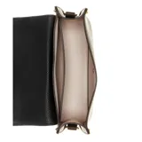 Bandolera Guess Meridian chica color negro con logo triangular metálico dorado y correa ajustable.