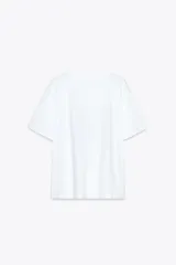 Camiseta blanca de algodón con estampado de dos figuras femeninas.