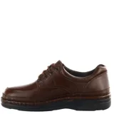 Zapato acordonado de cuero negro con suela gruesa.