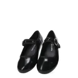 Ballerinas negras de terciopelo con correa sobre el empeine y hebilla plateada.