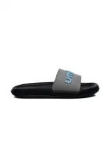 Ojotas grises con logo Umbro celeste.