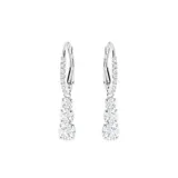 Aros colgantes con cierre de gancho, decorados con cristales transparentes redondos engarzados en pavé y baño de rodio.