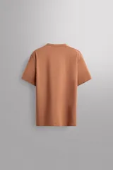 Camiseta blanca de corte holgado, cuello redondo y manga corta. Detalle de logo estampado en el bajo. Zara Athleticz.