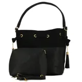 Cartera tipo tote bag negra con doble asa de hombro y cierre superior. Incluye un neceser con correa desmontable.