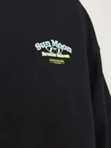 Hoodie negro con capucha y manga larga, de fit holgado y tejido loop back.